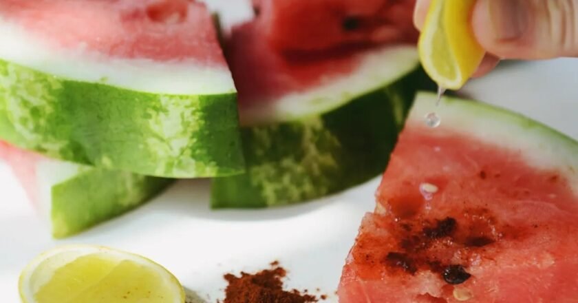 What are the advantages of eating on a diet on hot days?