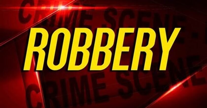 An employee of a petrol pump was robbed on DK Road in Assam’s Dhubri