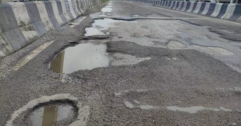 Because of the heavy rain, Assam Police stopped heavy vehicles on NH-27