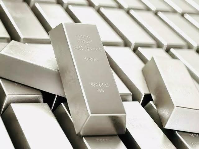 Silver futures increase : Prices rose to ₹1,06,870/kg
