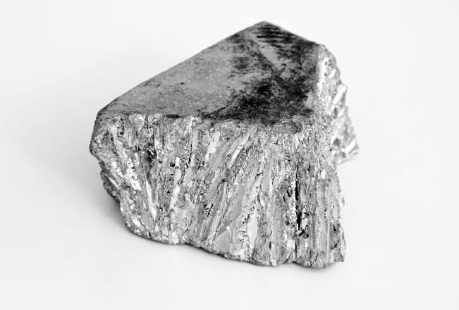 Zinc futures prices gain on high demand