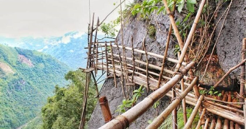 East Khasi Hills DC makes tourist guides mandatory for trekking