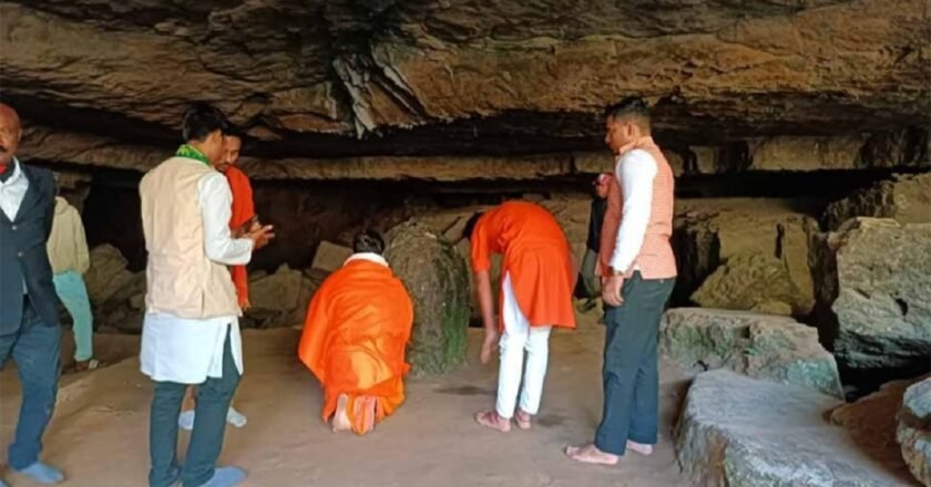 Hindu Devotees Begin Annual Yatra to Mawjymbuin Cave, Overnight Halt at Phanniewlahneng