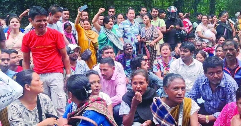Street vendors are reportedly staging a surprise protest outside the SMB office