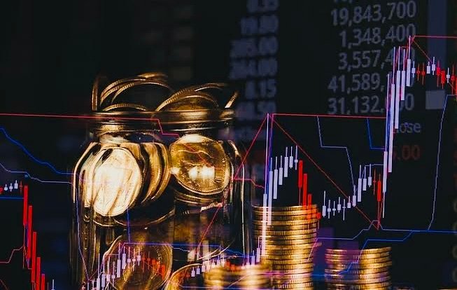 Gold prices lapse: Futures trade and global cues