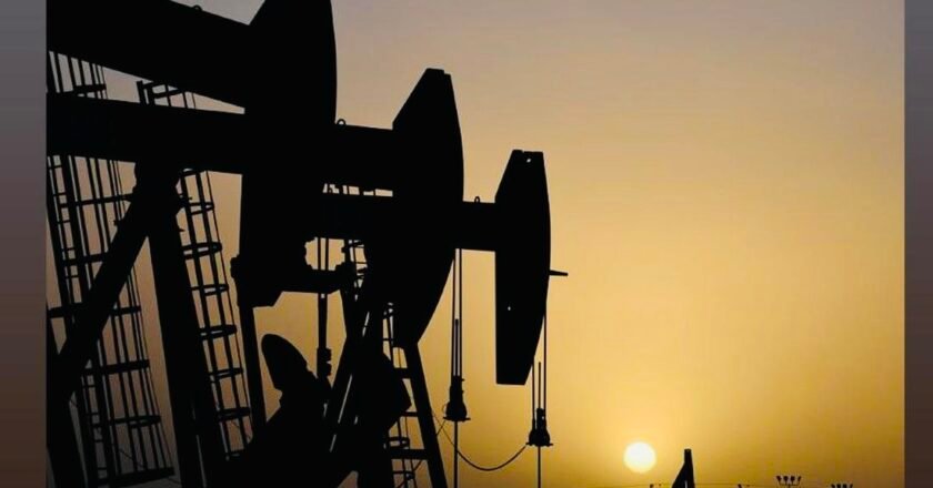 Crude oil futures downturn due to weak spot demand