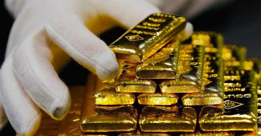 Gold prices downturn in Delhi due to weak demand