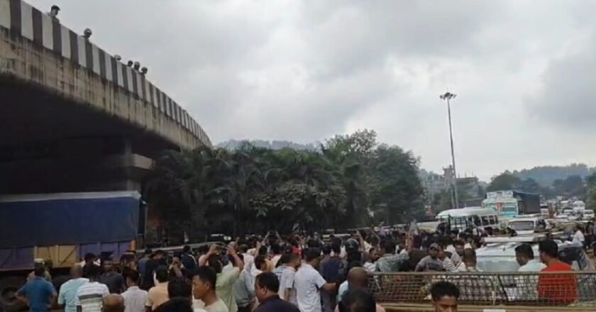 Assam unions push back Meghalaya vehicles from Jorabat, Khanapara