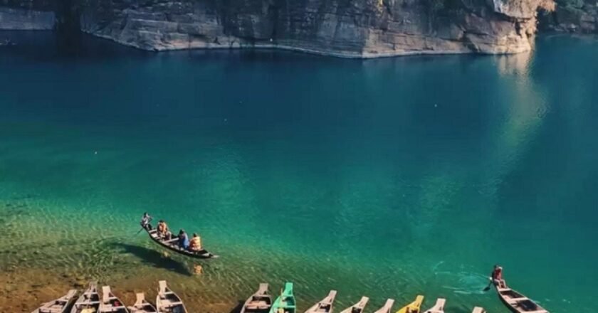 Meghalaya pulls up road agency for dumping debris into Umngot River