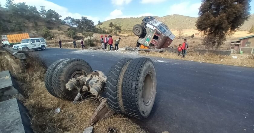 Truck plunges into stream after axle breaks near Meghalata’s Lyngiong