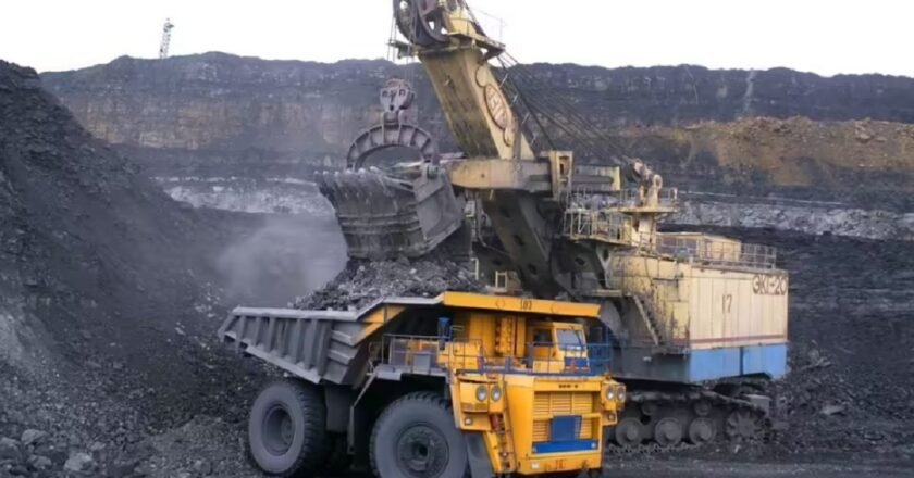 Assam labourer d*es in illegal coal mine in Meghalaya, probe ordered