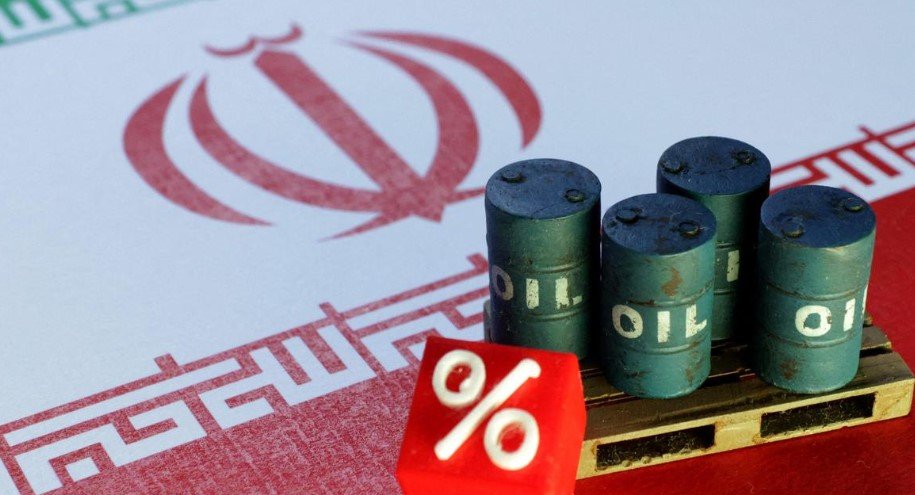 Global Energy Crisis: Crude Surges 7.5% on Fears of Strait of Hormuz Blockade