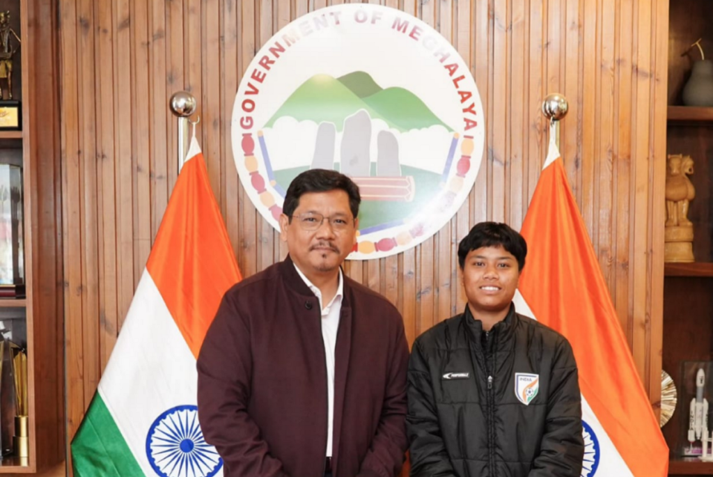 Meghalaya CM felicitates woman fotballer Sanfida Nongrum
