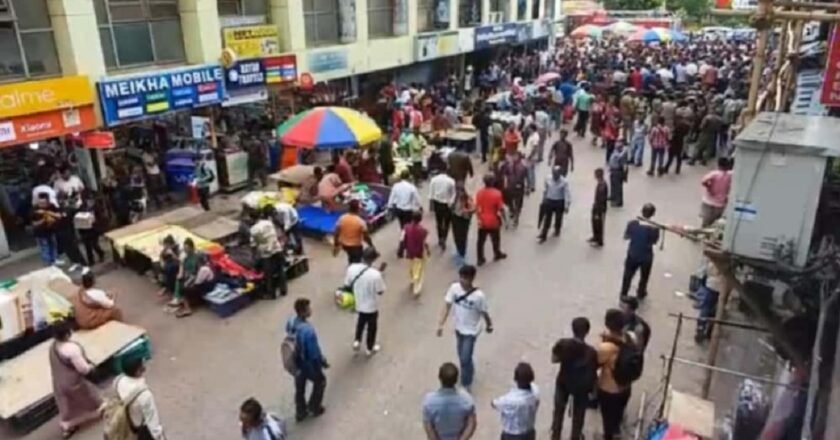 Roadside hawkers turn Shillong highway into risk