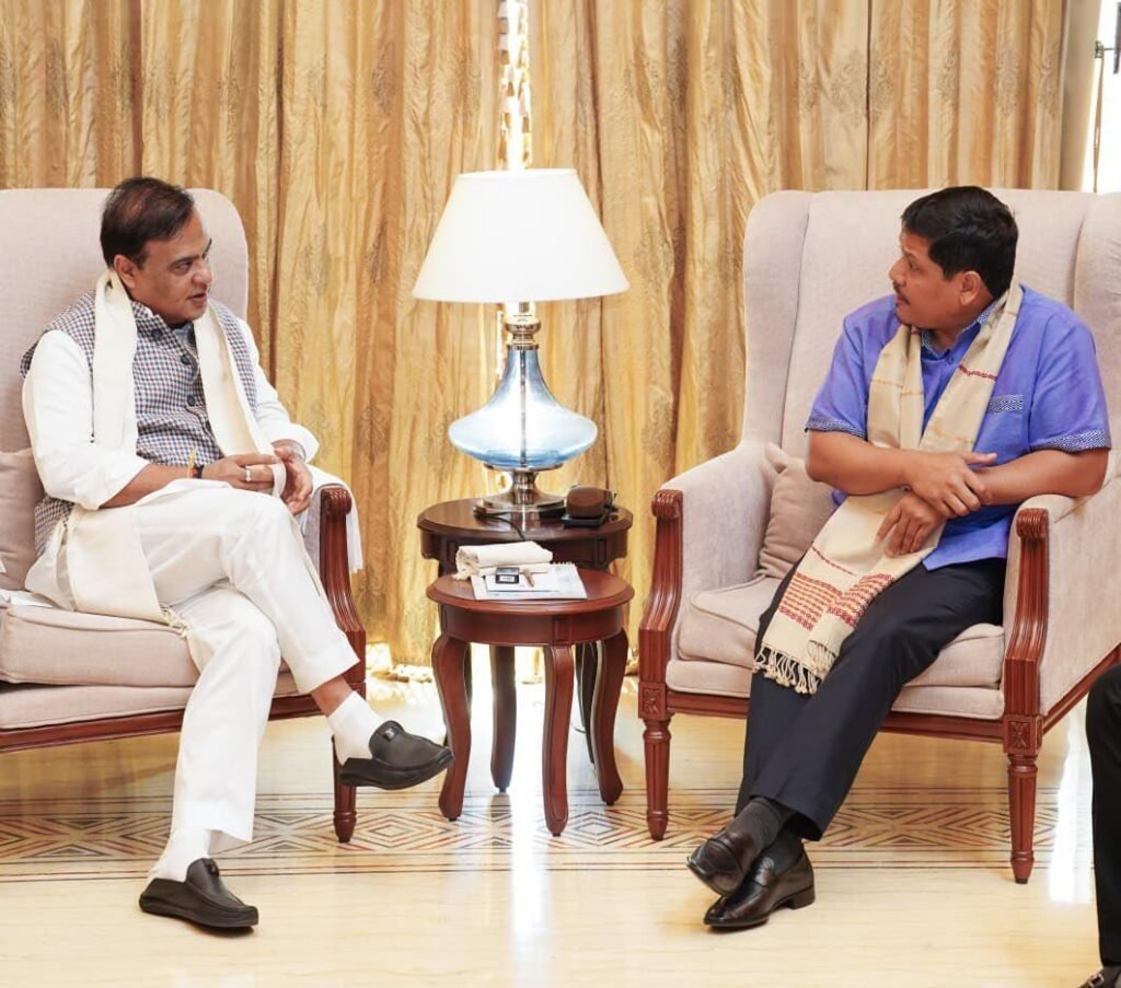 Assam Meghalaya CMs meet in Guwahati to Discuss ways to Defuse Border Village Tension