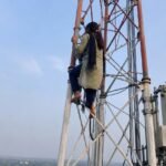 Release My Boyfriend or I’ll Jump!’ Teen’s Dramatic Protest Atop 100-Foot Mobile Tower