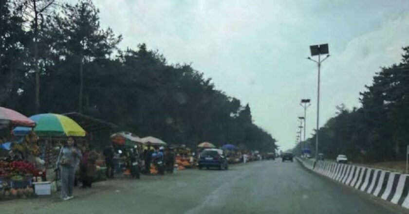 Easy Khasi Hills DC orders removal of all illegal structures and shops from Upper Shillong highway by July 15