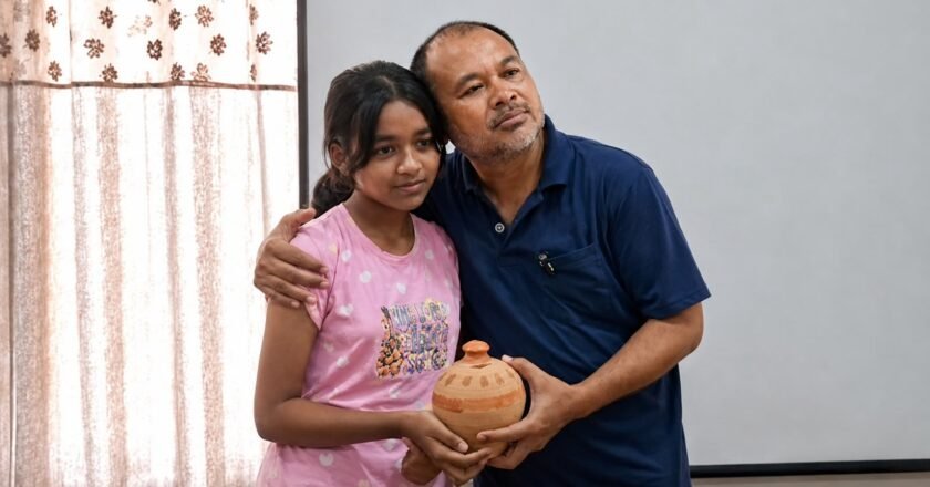 An Example Of Humanity! Student Donates Her Savings To Help Flood Victims