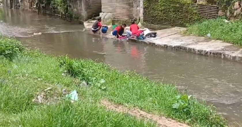 DC inspects Umkaliar river in Shillong amid growining pollution